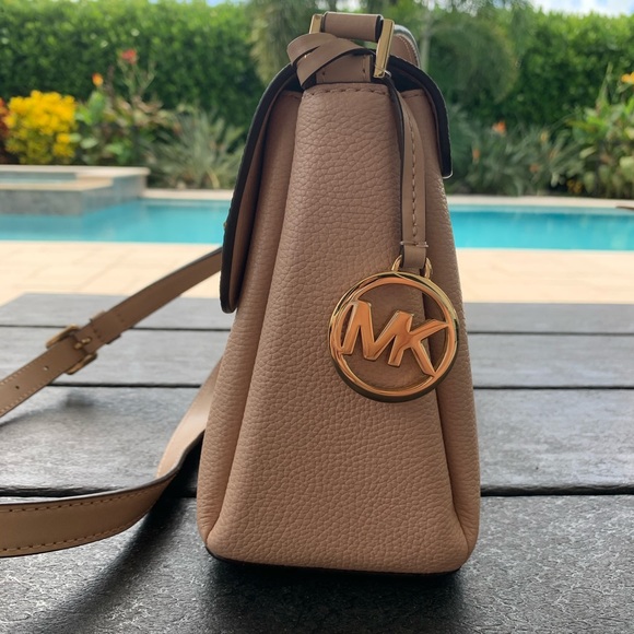 Michael Kors Addison Purse NWT - Picture 2 of 11